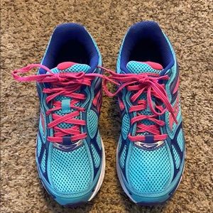 Saucony Guide 7 athletic shoes